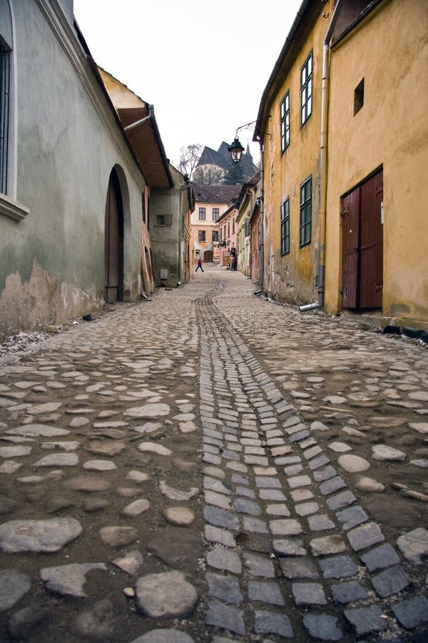 Rue de Sighisoara (Roumanie) photo libre de droits Rue de Sighisoara (Roumanie) photo libre de droits