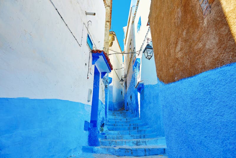 Rue en Médina de Chefchaouen, Maroc image stock Rue en Médina de Chefchaouen, Maroc image stock
