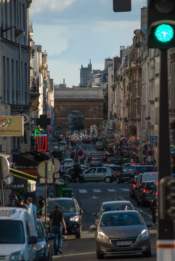 Rues serrées de Paris dans les Frances images stock Rues serrées de Paris dans les Frances images stock