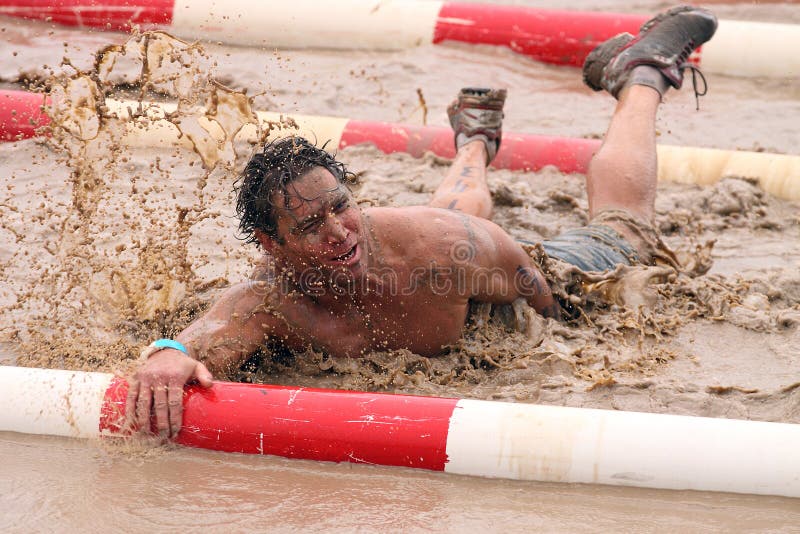 Rugged Maniac Obstacle Race Gets Crackin With Mud Sweat And Beers Unique Hunters Obstacle Race Rugged Maniac Racing