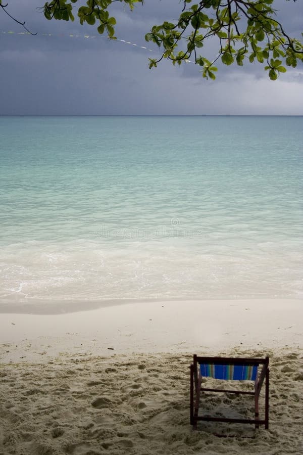 Ruhe vor dem Sturm auf Strand stockfotos Ruhe vor dem Sturm auf Strand stockfotos