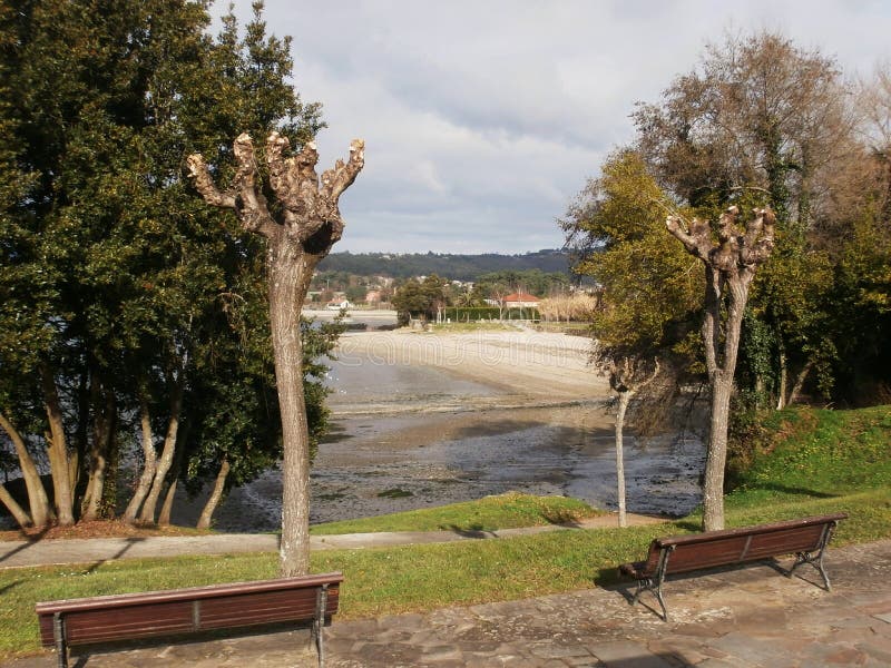 Ruhiger Weg entlang der Promenade Strände zu sehen, Bänke zu sitzen stockfoto Ruhiger Weg entlang der Promenade Strände zu sehen, Bänke zu sitzen stockfoto