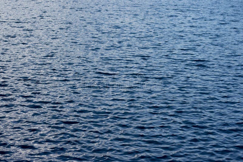 Ruhiges Wasser, starkes Blau stockbild Ruhiges Wasser, starkes Blau stockbild