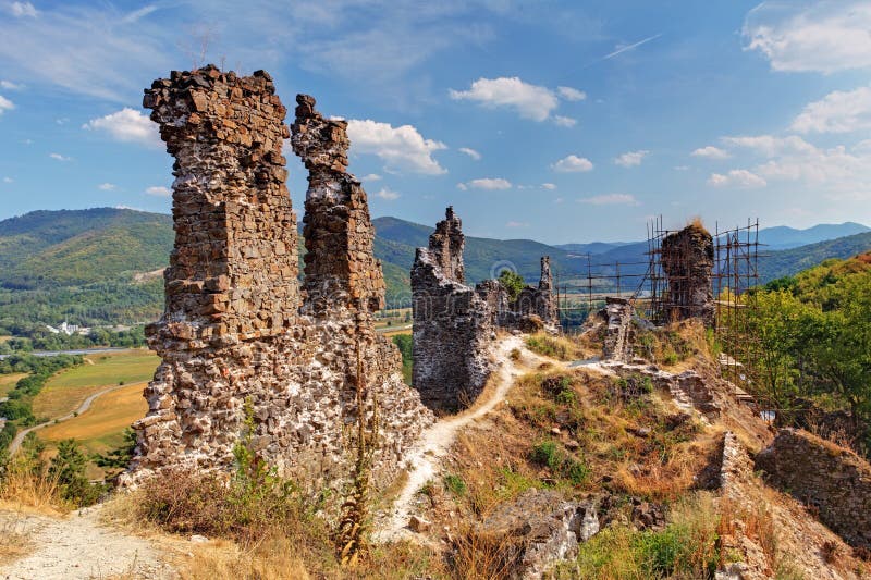 Zrúcanina hradu Reviste