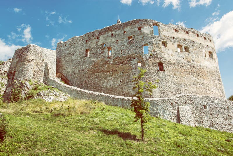 Zrúcanina hradu Topoľčany, Slovenská republika, stredná Európa
