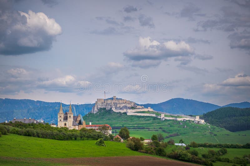 Zřícenina Spišského hradu je jedním z největších hradů ve střední Evropě