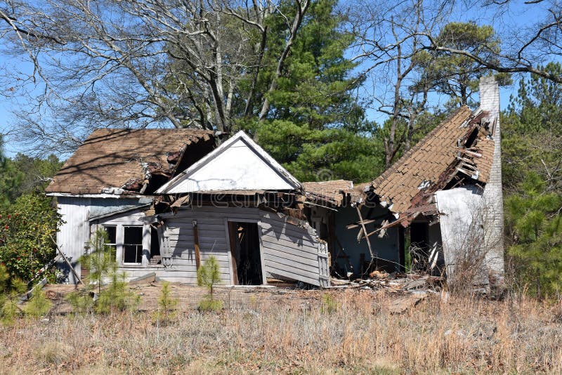Ruina abandonada de la casa imágenes de archivo libres de regalías
