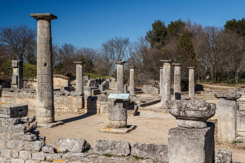 Ruinas de la ciudad romana y griega antigua Glanum imágenes de archivo libres de regalías Ruinas de la ciudad romana y griega antigua Glanum imágenes de archivo libres de regalías