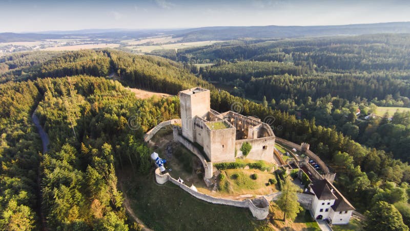 Ruinas de la opinión aérea de Landstejn del castillo Región bohemia del sur , Europa fotos de archivo libres de regalías Ruinas de la opinión aérea de Landstejn del castillo Región bohemia del sur , Europa fotos de archivo libres de regalías