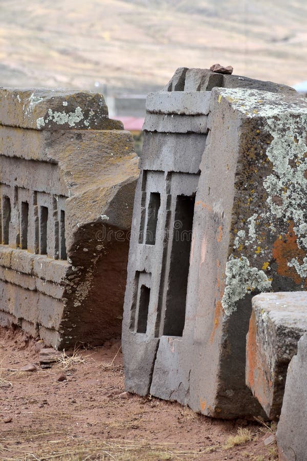 precio Chaqueta Imaginativo Ruinas De Pumapunku O Del Puma Punku Foto de archivo - Imagen de ruina,  viejo: 146986620