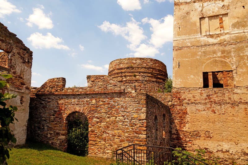 Ruinas del industrias siderúrgicas viejas, Samsonow, Polonia imágenes de archivo libres de regalías Ruinas del industrias siderúrgicas viejas, Samsonow, Polonia imágenes de archivo libres de regalías