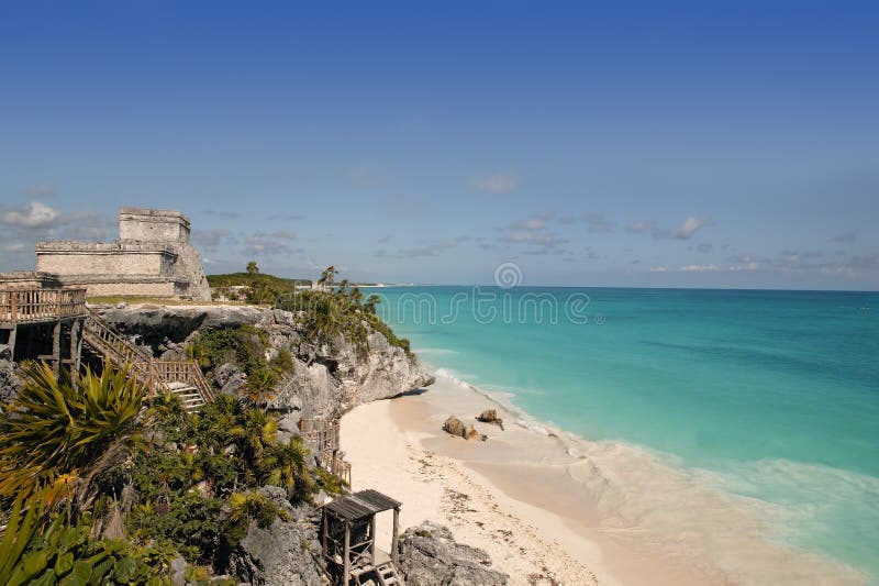 Ruinas mayas del Caribe Tulum de la turquesa azul imagen de archivo Ruinas mayas del Caribe Tulum de la turquesa azul imagen de archivo