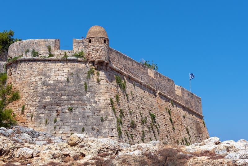 Ruinas viejas de la fortaleza, situadas en la ciudad de Rethimno, isla de Creta, Grecia imagen de archivo Ruinas viejas de la fortaleza, situadas en la ciudad de Rethimno, isla de Creta, Grecia imagen de archivo