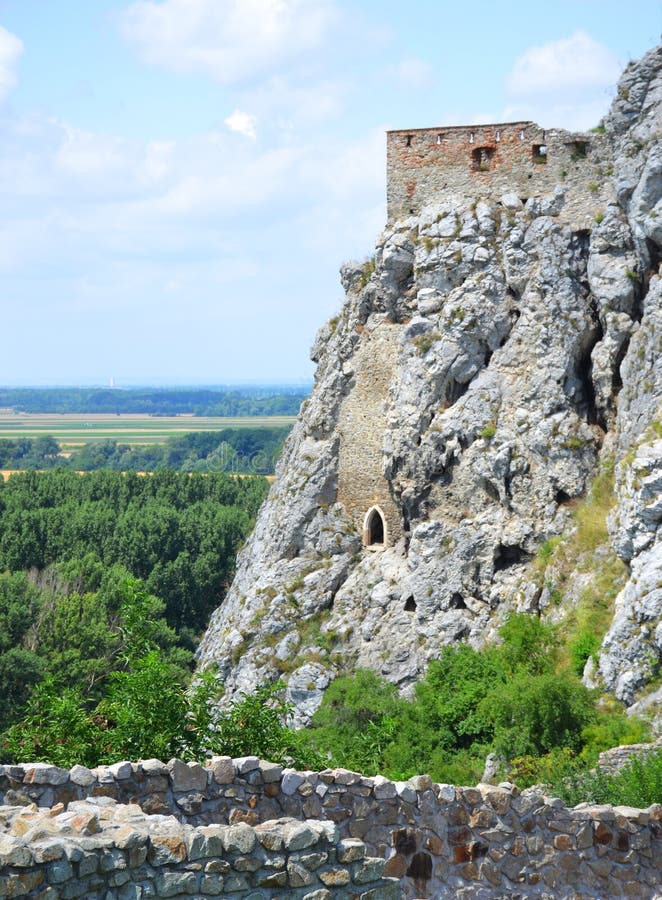 Zrúcanina opevnenia Devín