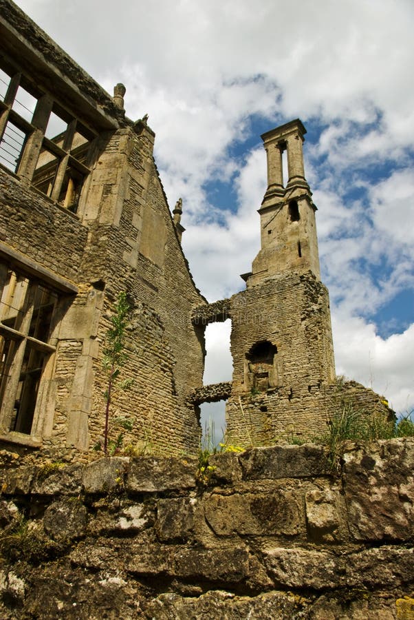 Ruined mansion house