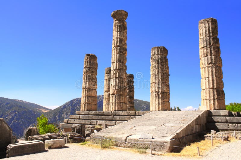 Ruinen des Tempels von Apollo in Delphi, Griechenland stockbilder Ruinen des Tempels von Apollo in Delphi, Griechenland stockbilder
