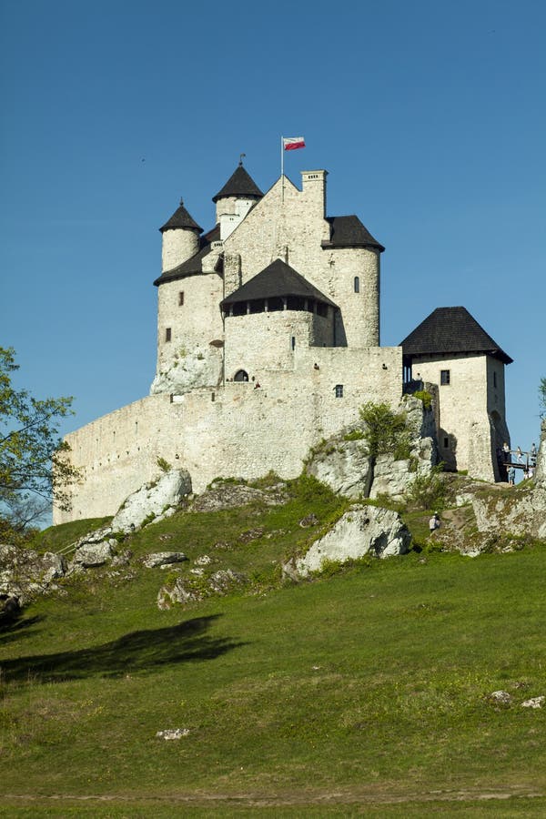 Ruinen eines gotischen Schlosses in Bobolice, Polen Die Spur des Eagle-` s nistet lizenzfreie stockbilder Ruinen eines gotischen Schlosses in Bobolice, Polen Die Spur des Eagle-` s nistet lizenzfreie stockbilder