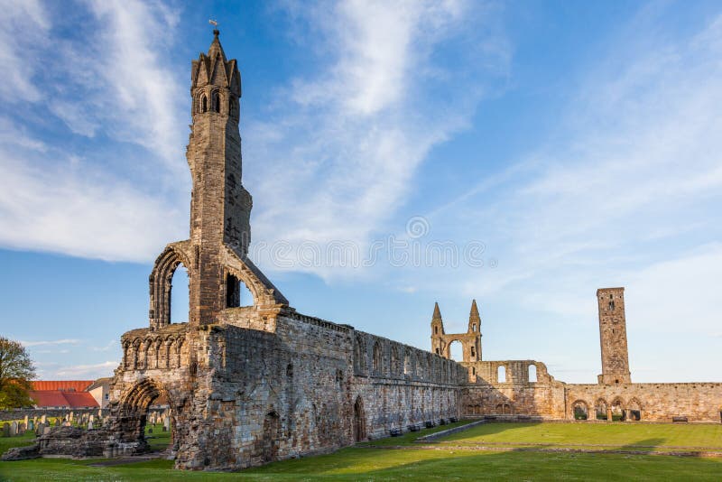 Ruines de cathédrale de rue Andrews photos libres de droits Ruines de cathédrale de rue Andrews photos libres de droits