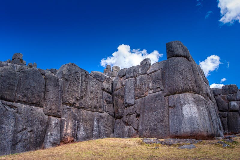 Ruines de Sacsayhuaman dans Cusco, P?rou Un complexe monumental des bâtiments en pierre faits par des Inca
