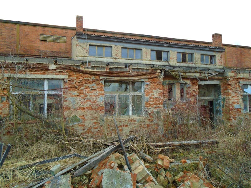 Ruines du bâtiment militaire de la deuxième guerre Bâtiments d'Armys photographie stock Ruines du bâtiment militaire de la deuxième guerre Bâtiments d'Armys photographie stock