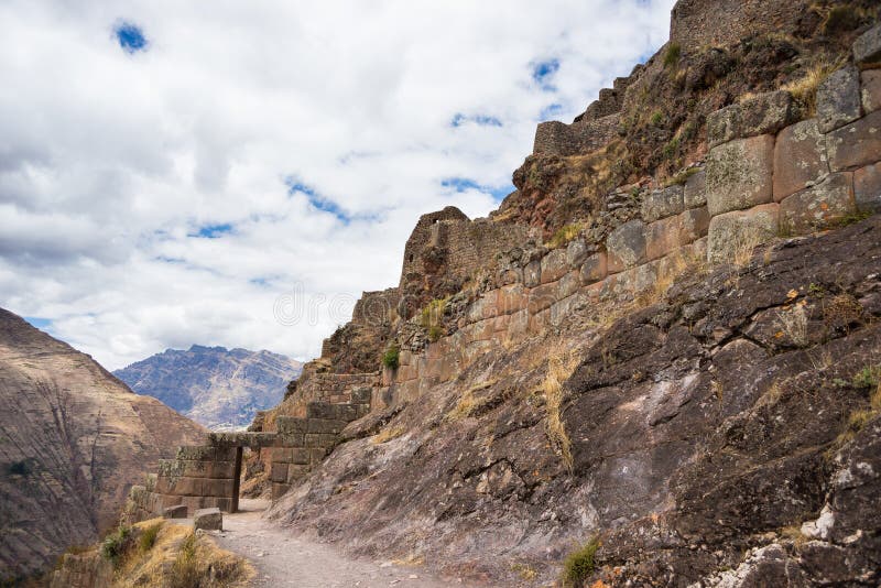 Ruines et murs d'Inca dans Pisac, vallée sacrée, Pérou image libre de droits Ruines et murs d'Inca dans Pisac, vallée sacrée, Pérou image libre de droits