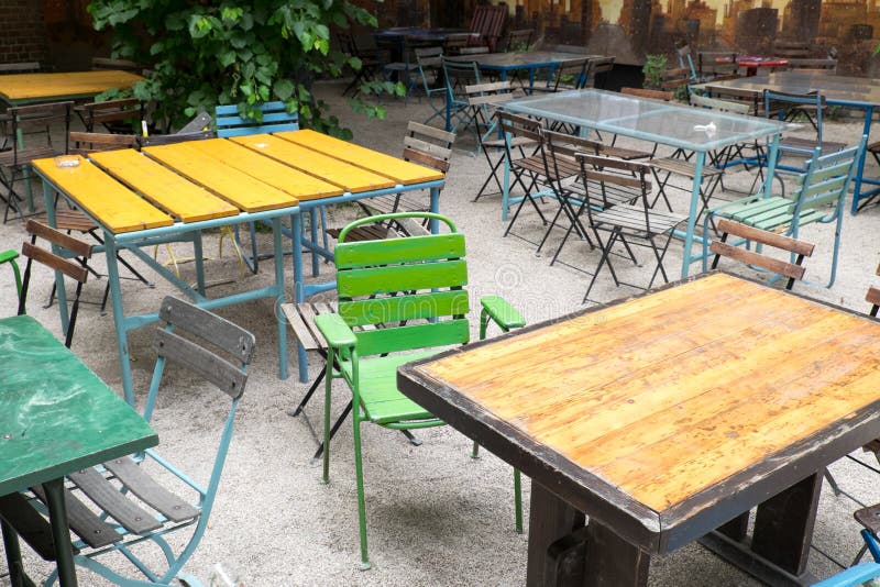 Ruinieren Sie Stange in Budapest ohne Leute am Sommertag lizenzfreie stockbilder Ruinieren Sie Stange in Budapest ohne Leute am Sommertag lizenzfreie stockbilder