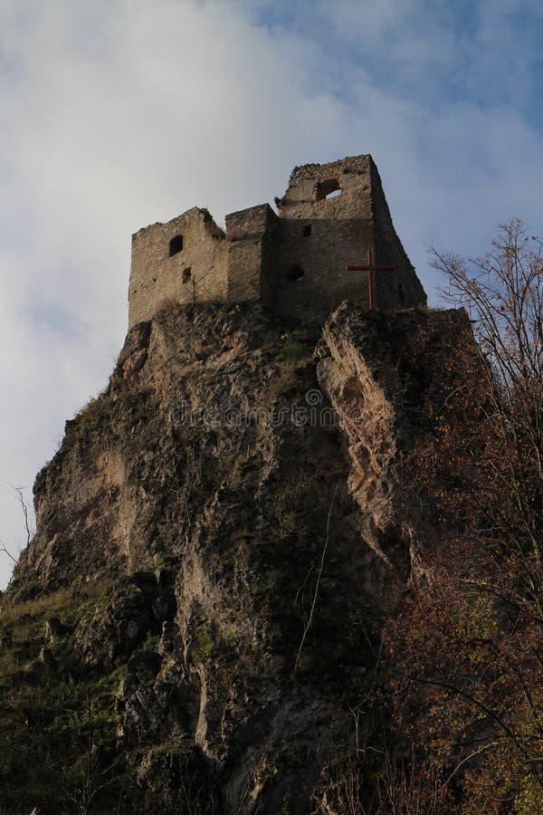 Zrúcanina hradu Lednica, západné Slovensko