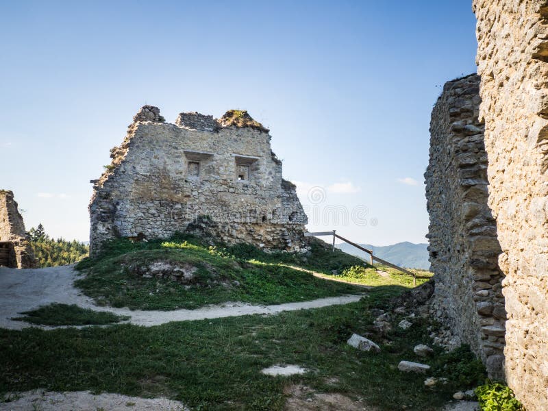 Zrúcanina stredovekého hradu Lietava, Slovensko