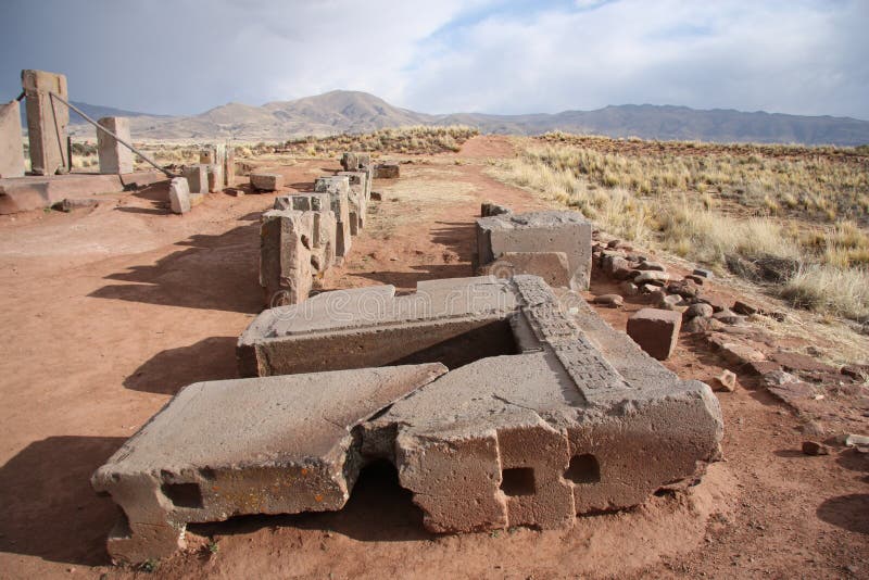 Ruiny Megalityczna kamienna powikłana puma Punku, Tiwanaku