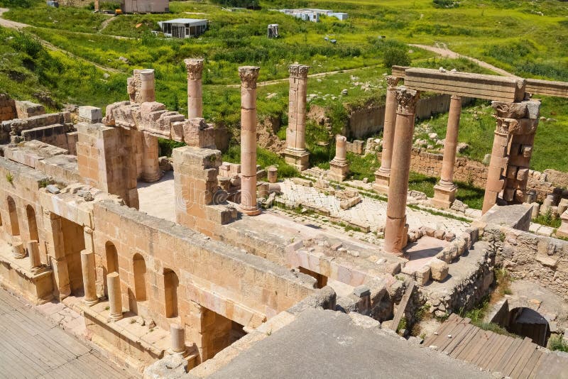 Ruiny starożytnej nimfery w historycznym rzymskim mieście gerasa w jerash jordan fotografia royalty free