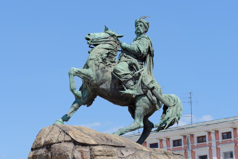 Ruiterstandbeeld van Hetman Bogdan Khmelnytsky in Kiev, de Oekraïne stock foto's Ruiterstandbeeld van Hetman Bogdan Khmelnytsky in Kiev, de Oekraïne stock foto's