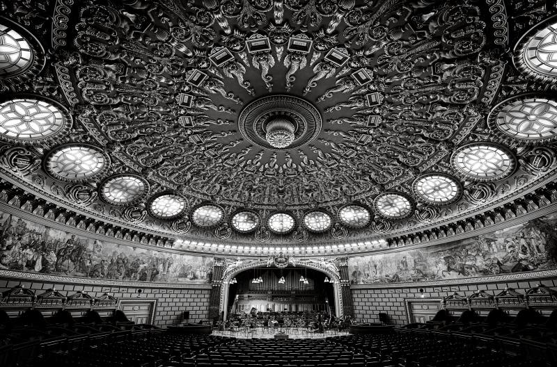 Rumeno Atheneum, una sala da concerto importante e un punto di riferimento a Bucarest, Romania fotografie stock Rumeno Atheneum, una sala da concerto importante e un punto di riferimento a Bucarest, Romania fotografie stock