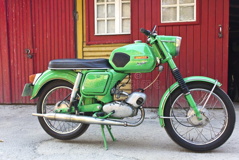 Rumänische Supermodell motocycle Mobra 50 lizenzfreie stockfotos Rumänische Supermodell motocycle Mobra 50 lizenzfreie stockfotos