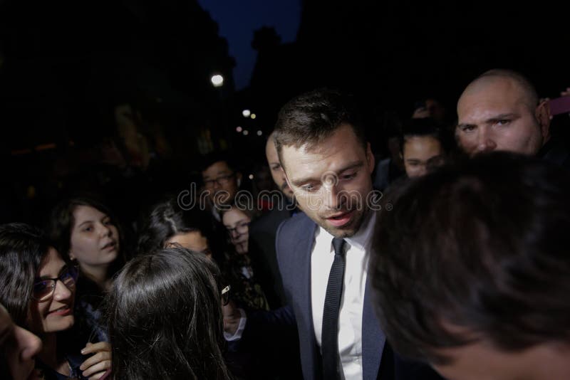 Rumänischer geborener Schauspieler Sebastian Stan trifft seine Fans lizenzfreies stockfoto Rumänischer geborener Schauspieler Sebastian Stan trifft seine Fans lizenzfreies stockfoto