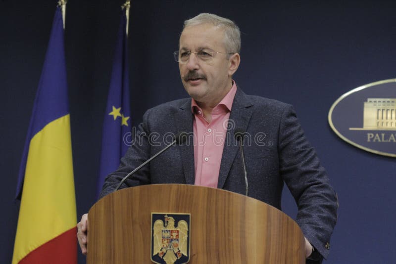 Rumänsk vice premiärministerVasile Dincu presskonferens royaltyfria foton Rumänsk vice premiärministerVasile Dincu presskonferens royaltyfria foton