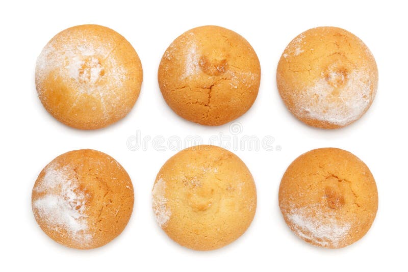 Runde Form des Butterplätzchen-Kekses besprüht mit dem Puderzucker lokalisiert auf einem weißen Hintergrund stockfotografie Runde Form des Butterplätzchen-Kekses besprüht mit dem Puderzucker lokalisiert auf einem weißen Hintergrund stockfotografie