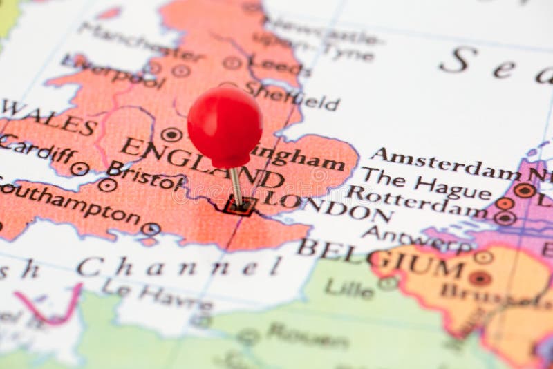 Roter Druckbolzen auf Karte von England stockbild Roter Druckbolzen auf Karte von England stockbild