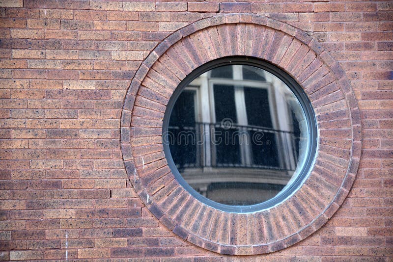 Rundes Fenster Mit Reflexion Stockfoto Bild von rund