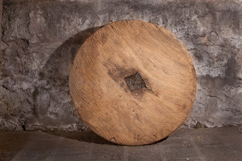 Ruota del carrello di Woden immagini stock libere da diritti Ruota del carrello di Woden immagini stock libere da diritti