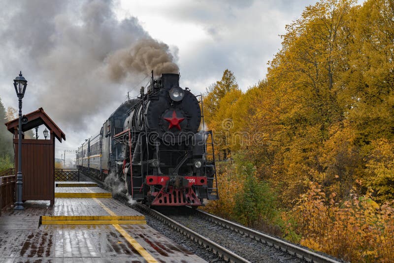 Ruskeala Express, treno turistico per la stazione centrale di sortavala fotografia stock