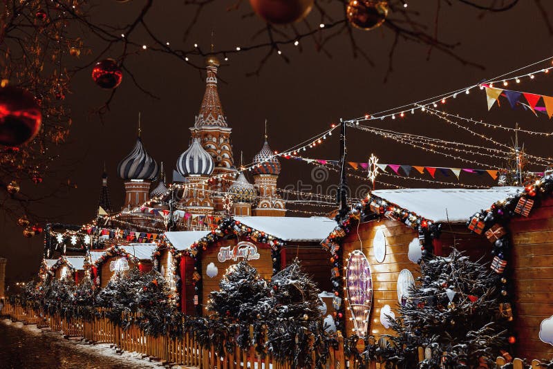 Rusland, Moskou De Toren van het Kremlin Spasskaya op Rood Vierkant op Kerstmis royalty-vrije stock afbeeldingen Rusland, Moskou De Toren van het Kremlin Spasskaya op Rood Vierkant op Kerstmis royalty-vrije stock afbeeldingen