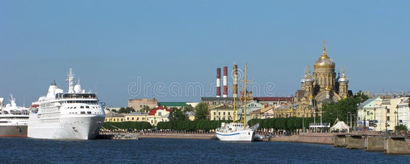 Rusland Panorama van eiland Vasilievsky in Heilige Petersburg royalty-vrije stock foto's Rusland Panorama van eiland Vasilievsky in Heilige Petersburg royalty-vrije stock foto's