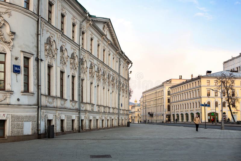 Russia, Moscow, April 2020. Empty streets of the city. Quarantine in Moscow. Rare passers-by. City center, Vozdvizhenka street stock images Russia, Moscow, April 2020. Empty streets of the city. Quarantine in Moscow. Rare passers-by. City center, Vozdvizhenka street stock images