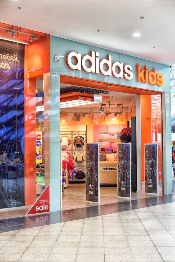confiar autobiografía Santuario Adidas Kids Department in the Shopping Center Editorial Image - Image of  adidas, color: 122100355