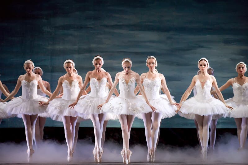 Swan lake ballet hi-res stock photography and images - Page 2 - Alamy