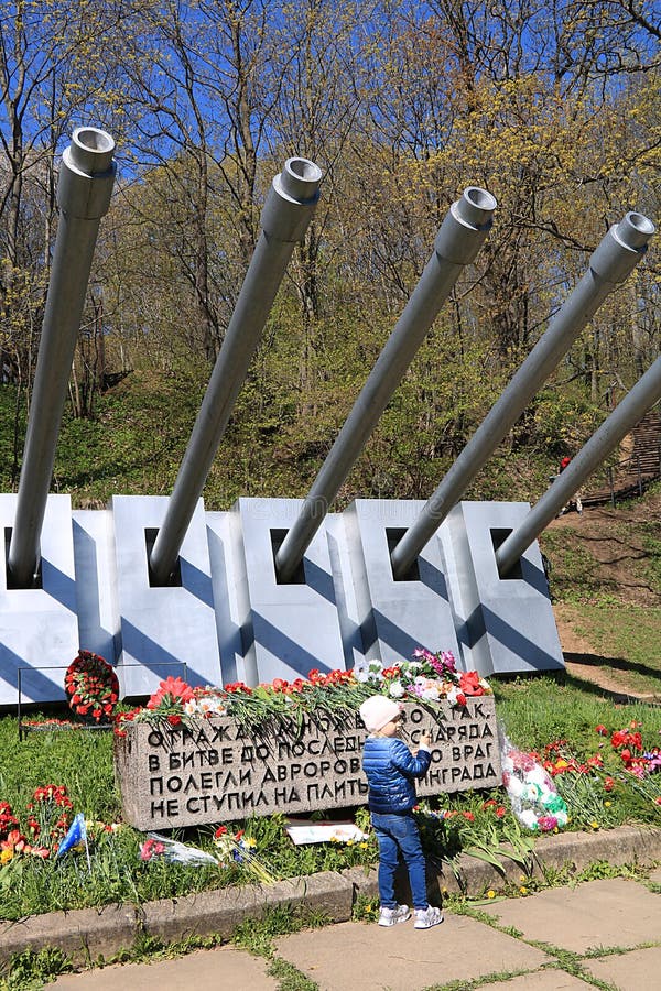 Russia, St. Petersburg, May 9, 2019.In the photo there is a monument on Voronya Gora to the Aurorovites who defended the city of Leningrad in 1941 and who died in fierce battles. Flowers are laid here on Victory Day. Russia, St. Petersburg, May 9, 2019.In the photo there is a monument on Voronya Gora to the Aurorovites who defended the city of Leningrad in 1941 and who died in fierce battles. Flowers are laid here on Victory Day