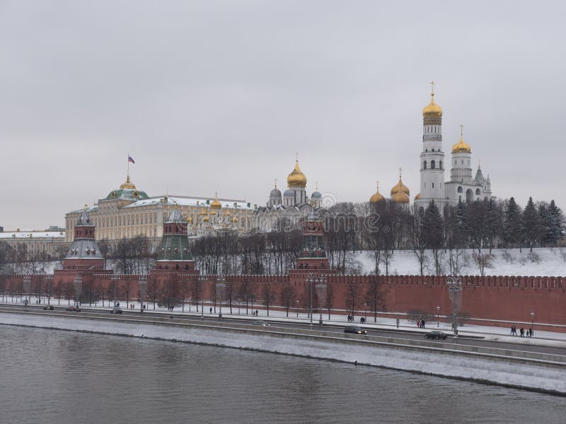 Russische Federatie Het Kremlin in Moskou in beweging langs de muur royalty-vrije stock afbeeldingen Russische Federatie Het Kremlin in Moskou in beweging langs de muur royalty-vrije stock afbeeldingen