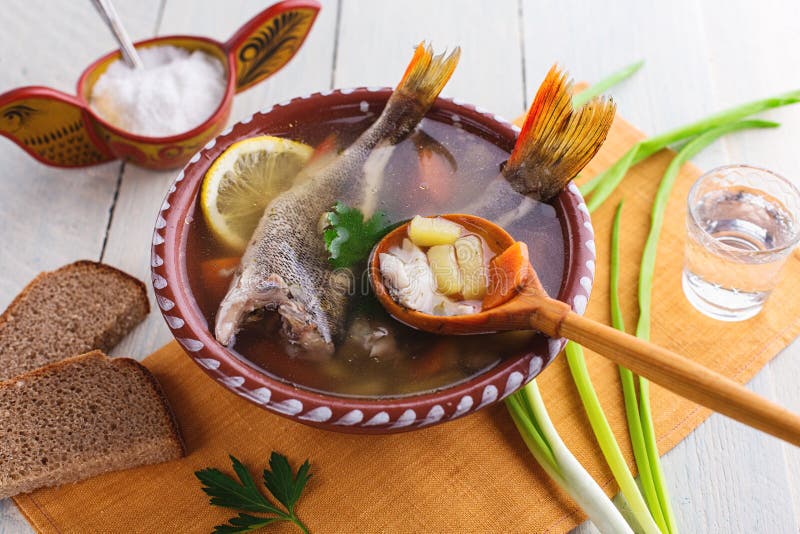 Russische Fischsuppe stockbild. Bild von geschirr, hintergrund - 27328883