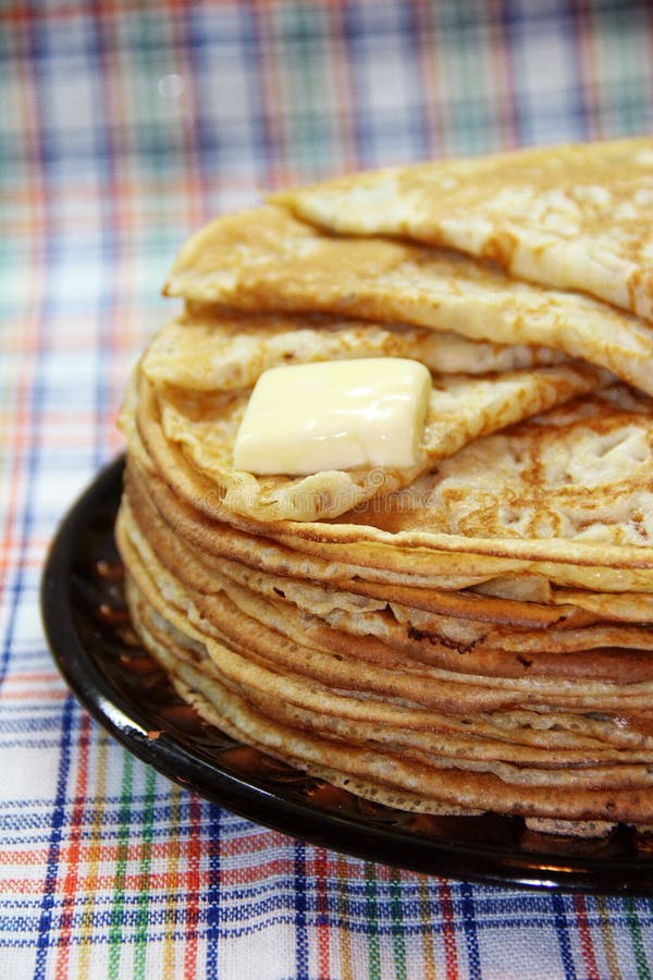 Russische Pfannkuchen stockbild. Bild von nahrung, geschmack - 35677317