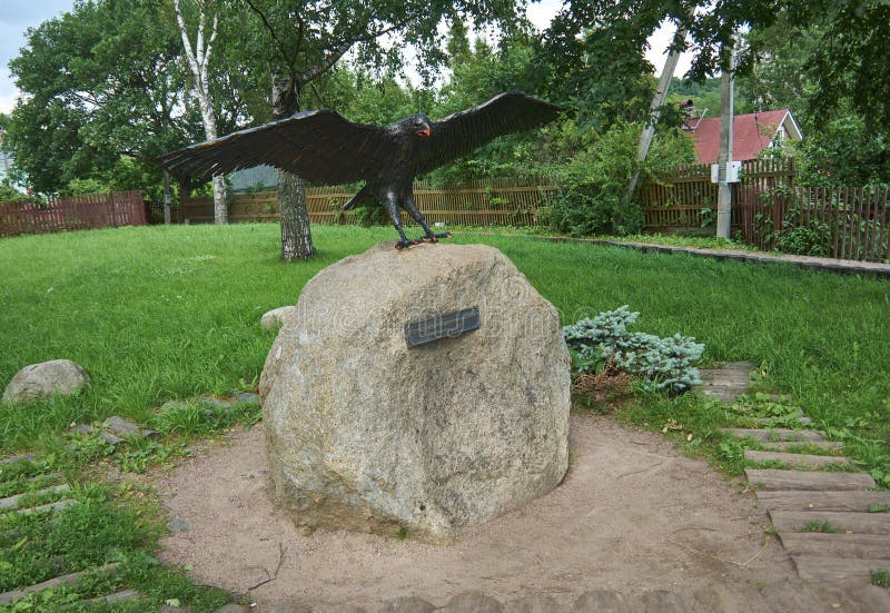Russische vesting Oud Ladoga - Monument - Orel Rurik stock foto's Russische vesting Oud Ladoga - Monument - Orel Rurik stock foto's